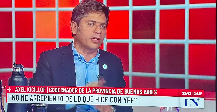 El líder "emergente" no se arrepiente de haber dejado a Argentina en default.Los bonaerenses hace 6 años que estamos en manos de este irresponsable. Si te gusta esquivar balas, caminar sobre el agua, más impuestos y cruzar la Gral Paz para conseguir un turno segui votandolo.