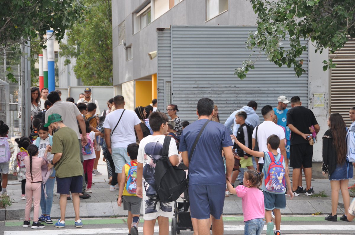 Arrenca el nou curs a l’Institut Escola #barriLaMina amb 589 alumnes i una renovació significativa del personal docent, que enguany seran uns 80, pendents encara d'un darrer nomenament. El centre compta també amb un equip social de suport educatiu.  t.ly/DfKRP