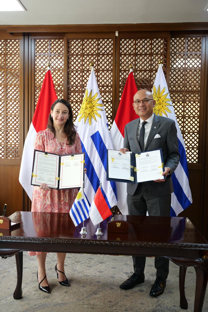 🇮🇩 Primera reunión de consultas bilaterales: nuestros objetivos de desarrollo, comercio, inserción internacional y cooperación están alineados. Asumimos el compromiso de desarrollar una agenda positiva de cara a los 60 años de relaciones diplomáticas en 2026 <a href="/UruinIndonesia/">Embassy of Uruguay in Indonesia</a>