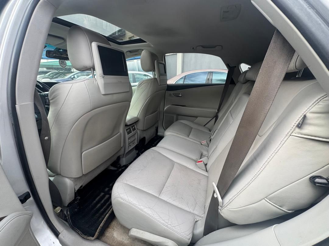 Autorush2's tweet image. PRICE SLASH!!!🔥🔥🔥🔥🔥🔥🔥🔥🔥

🚘: 2010 Lexus RX350 (first body)
💰: Now 16,000,000 naira ($10.3k) only!