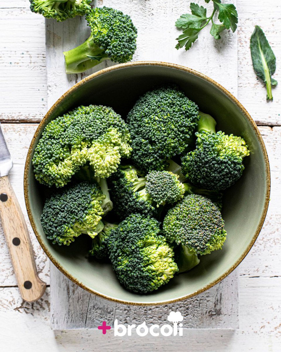 🥦 El brócoli también tiene un truco para conservarlo más tiempo en tu cocina: ¡puedes congelarlo sin perder su sabor ni sus propiedades!

Solo necesitas escaldarlo unos minutos, enfriarlo con agua fría y llevarlo al congelador.