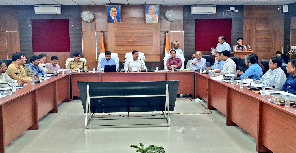 CDO Amethi tweet media