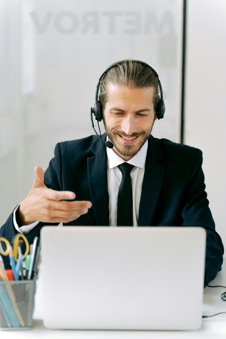 #Outsourcing allows businesses to be more profitable with a lower headcount by contracting out certain functions to specialists. 

For example, outsourcing #CustomerSupport, such as #CallHandling, reduces process costs whilst also increasing efficiency: heyor.ca/FrMGBO