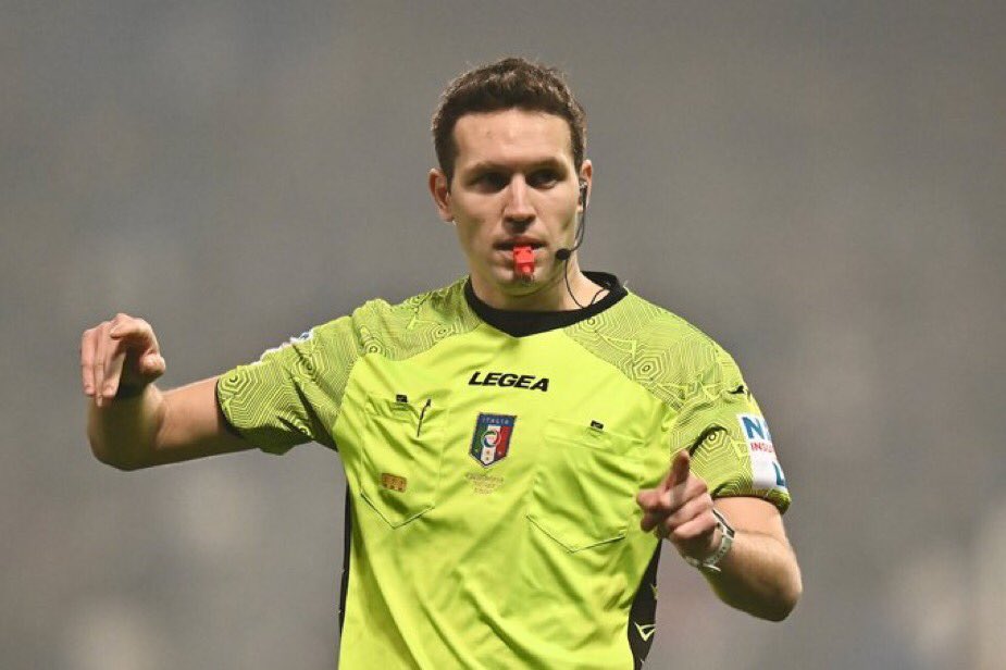 ActualiteSerieA's tweet photo. 🚨 Marcenaro (arbitre nº1) et Fabbri (VAR) seront suspendus après leur arbitrage lors de #MilanBologna !

Le penalty annulé sur Nkunku a été considéré comme une « erreur grave » par la FIGC.

(@SkyItalia) https://t.co/E2MBkn1Plz