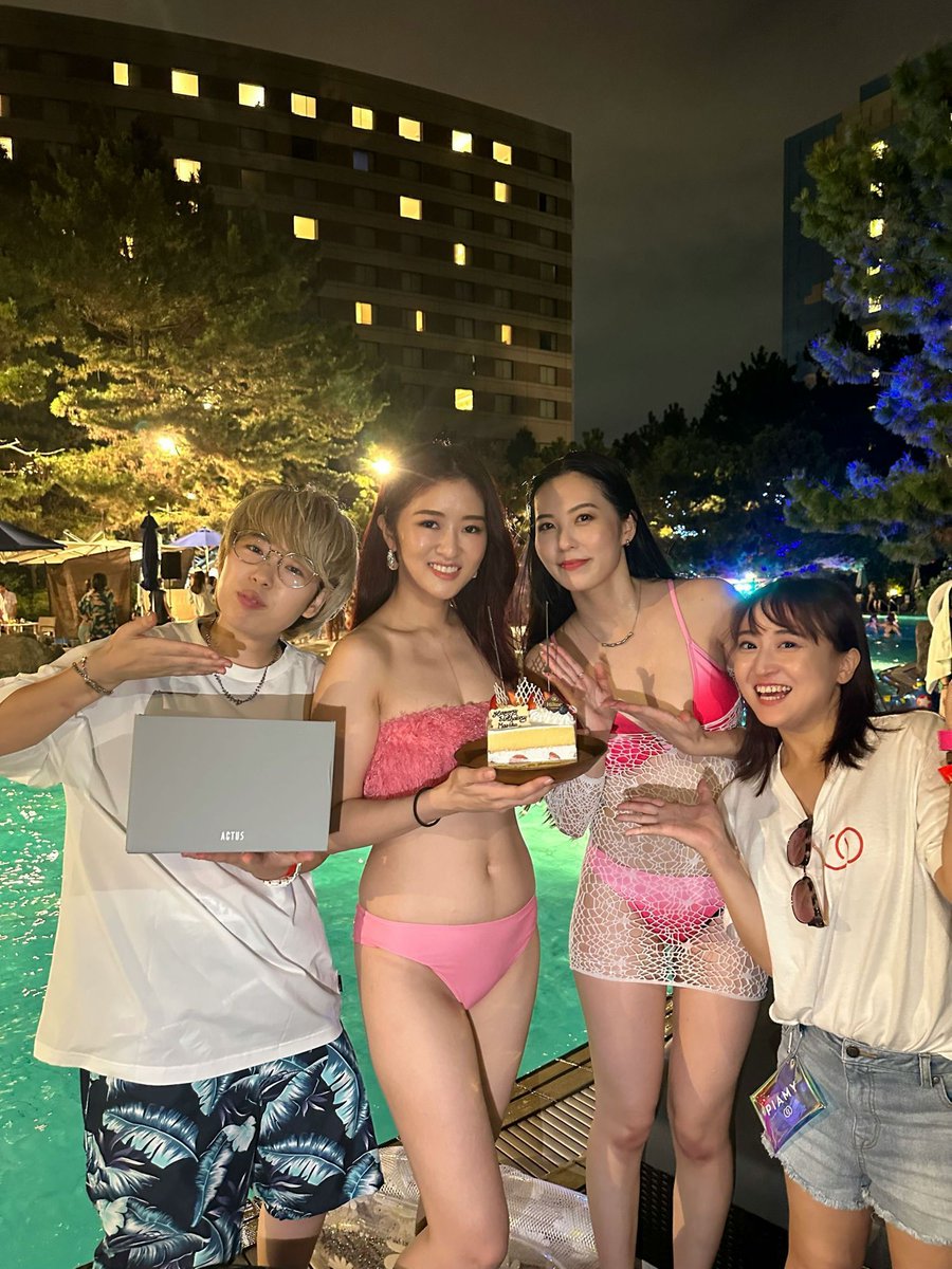 ピアミー/レズビアン・セクマイの共感型SNS (@piamy4) on Twitter photo 【GODDESSオフ会レポ】
 9月15日、ヒルトン東京ベイで開催された女の子だけのプールパーティ🌊✨
 PIAMYオフ会も大盛況で、ユーザーさんと一緒に“最後の夏”を満喫できました!
おひとり参加の方も多かったですが、最後はみんなでビーチボールを楽しみながら自然と仲良しに🙌
次回のPIAMYオフ会は 【GODDESSオフ会レポ】
 9月15日、ヒルトン東京ベイで開催された女の子だけのプールパーティ🌊✨
 PIAMYオフ会も大盛況で、ユーザーさんと一緒に“最後の夏”を満喫できました!
おひとり参加の方も多かったですが、最後はみんなでビーチボールを楽しみながら自然と仲良しに🙌
次回のPIAMYオフ会は