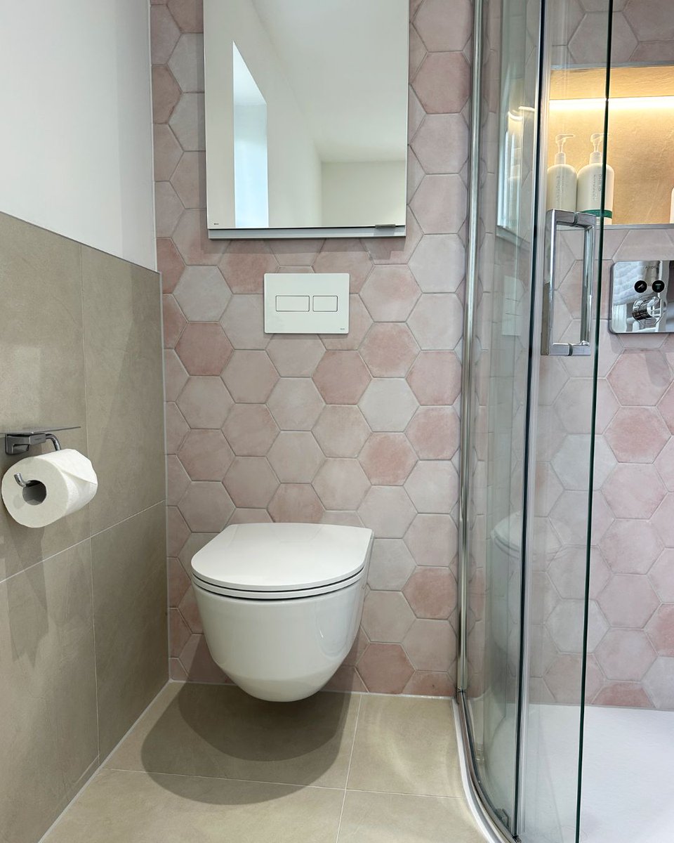 StoneAndChrome's tweet photo. A pop of pink &amp; a whole lot of luxury✨
- Dansani Luna vanity unit.
- Waters Coast corner bath.
- Merlyn Arysto 8 quadrant enclosure.
- hansgrohe &amp; Coalbrook brassware in chrome.
- Laufen Pro wall hung WC.
- Tiles by Ca' Pietra and Minoli.
—
📧 enquiries@stoneandchrome.com https://t.co/WjKrdcjDAs