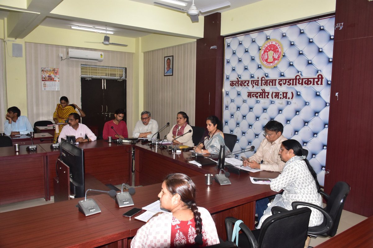 कलेक्टर श्रीमती अदिती गर्ग की अध्यक्षता में कलेक्टर सभाकक्ष में पोषण माह की तैयारियों को लेकर बैठक आयोजित की गई। इस वर्ष पोषण माह 17 सितम्बर से 16 अक्टूबर 2025 तक जिले में विभिन्न गतिविधियों के साथ मनाया जाएगा।

#SevaParv
#PoshanMahh2025
#Mandsaur 
#मंदसौर