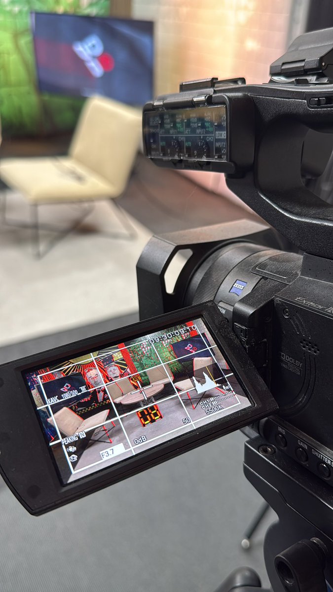 🚨14:00 är vi live! 

I studion: <a href="/MarcusWilberg/">Marcus Wilberg🍋</a>, <a href="/Jallehinderson/">Discodirektören</a>, <a href="/BajenJompa/">John Holmström</a> &amp; <a href="/JohnsonBjorn/">Björn Johnson</a> 

Youtube och dobb.tv