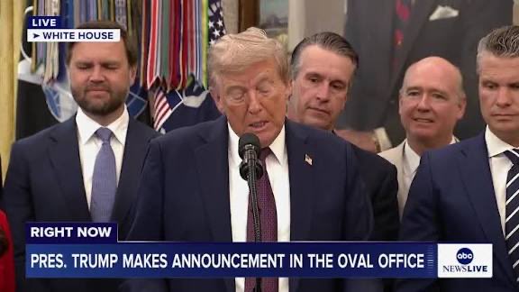 Pediavenir's tweet photo. 🚨🇺🇸 ALERTE INFO – Les américains déclarent la GUERRE aux États-Unis. https://t.co/bQWSiLH0Hi