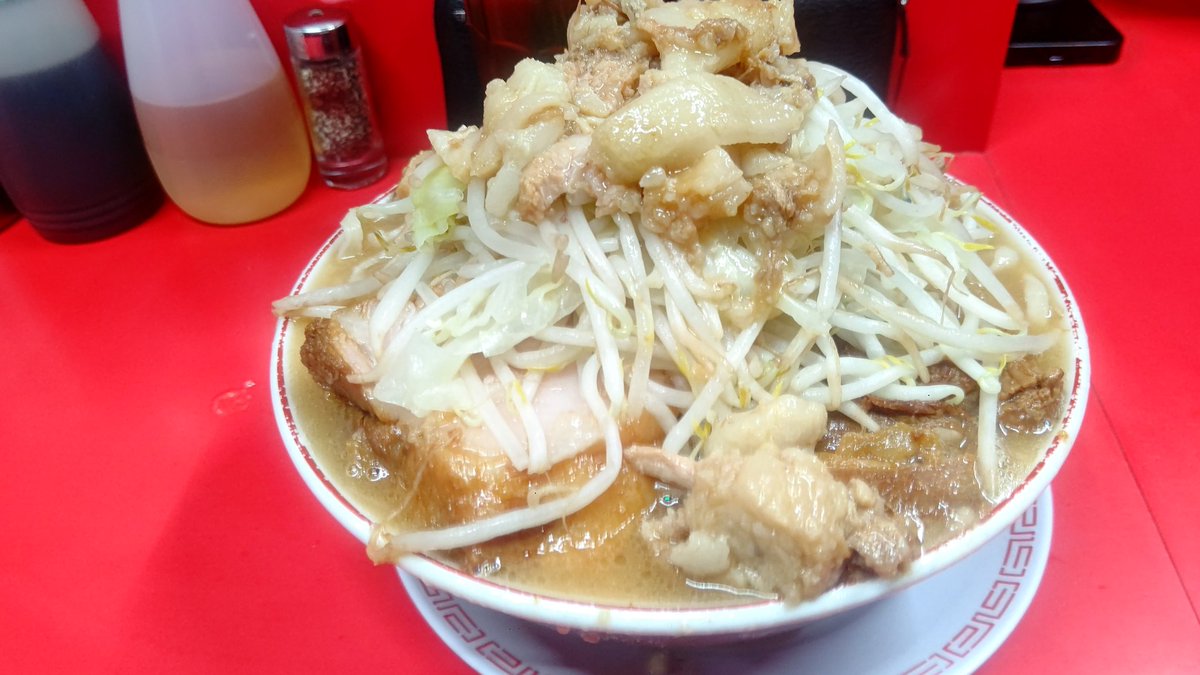 ryo4545454's tweet photo. 京都二郎

ラーメン中盛り YA

近くまで来たので訪問!!
連日猛暑日な京都〜
でも熱々ラーメンは食べたい🍜
待ちもなくゆったり!!

盛モリ最高🙌
今日も旨すぎ！
大満足!!

ごちそうさまでした！ https://t.co/i3msCCXu4A