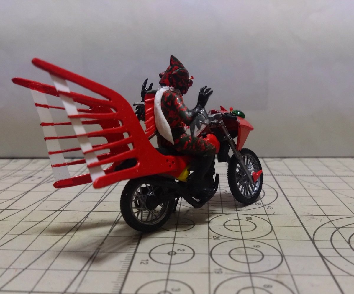 仮面ライダー花夢（カモ）ヘルメット 等身大 着用可能 塗装済み完成品 絵子x〜イラスト集「KI.SHI.N」発売中 (@youkoumori): 