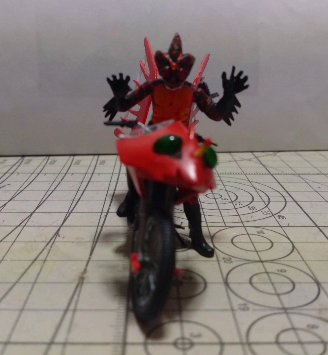 仮面ライダー花夢（カモ）ヘルメット 等身大 着用可能 塗装済み完成品 絵子x〜イラスト集「KI.SHI.N」発売中 (@youkoumori): 
