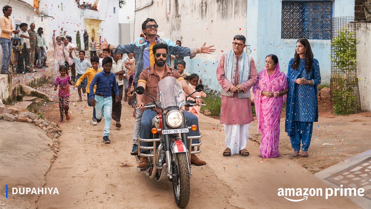moonthesixth's tweet photo. The actors portraying Amavas and Bhugol deserve special recognition. Amavas brings such a unique blend of humor and heart to his role. Bhugol perfectly captures the essence of a well-meaning adding so much comedic timing to every scene. #Dupahiya @SparkySparsh @bhuvanarora27 https://t.co/aCdaFLraOS