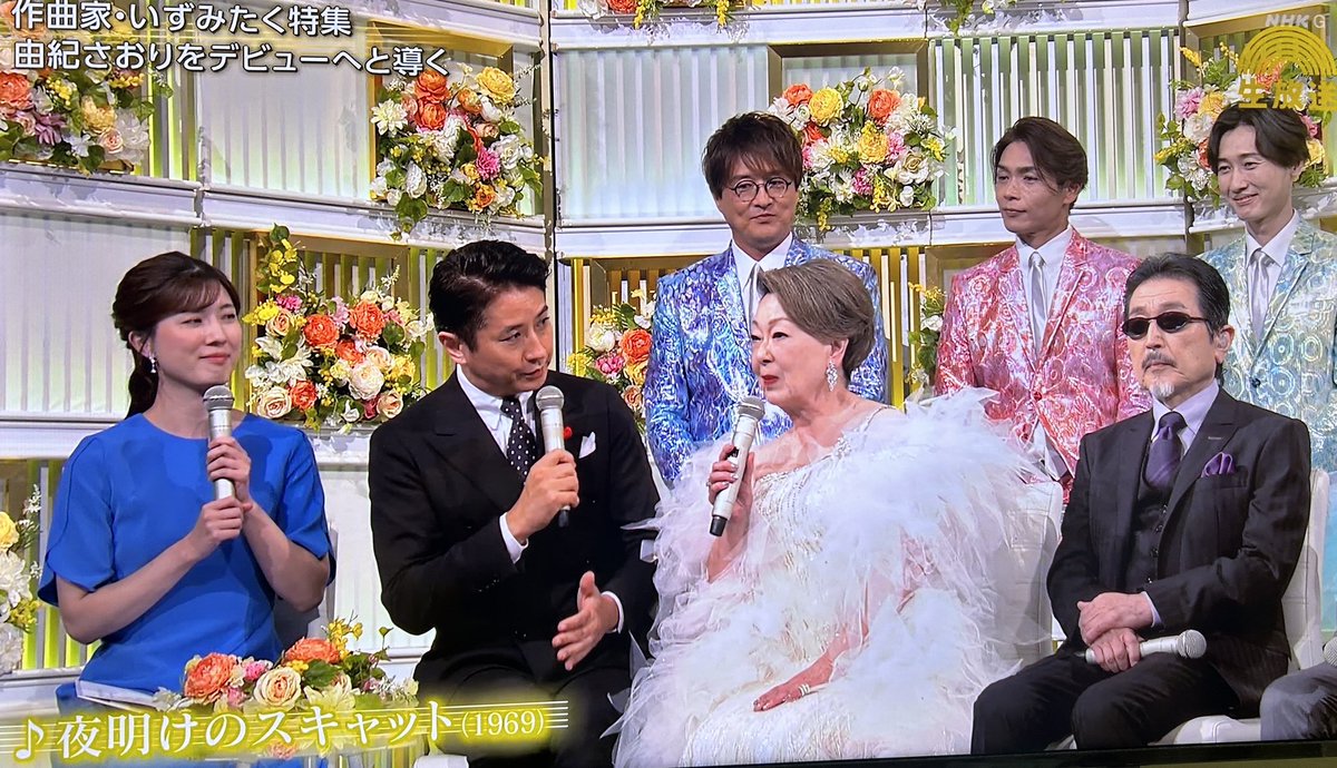 ふわっふわの隣で小さくなる桜井氏
 #うたコン
#ALFEE