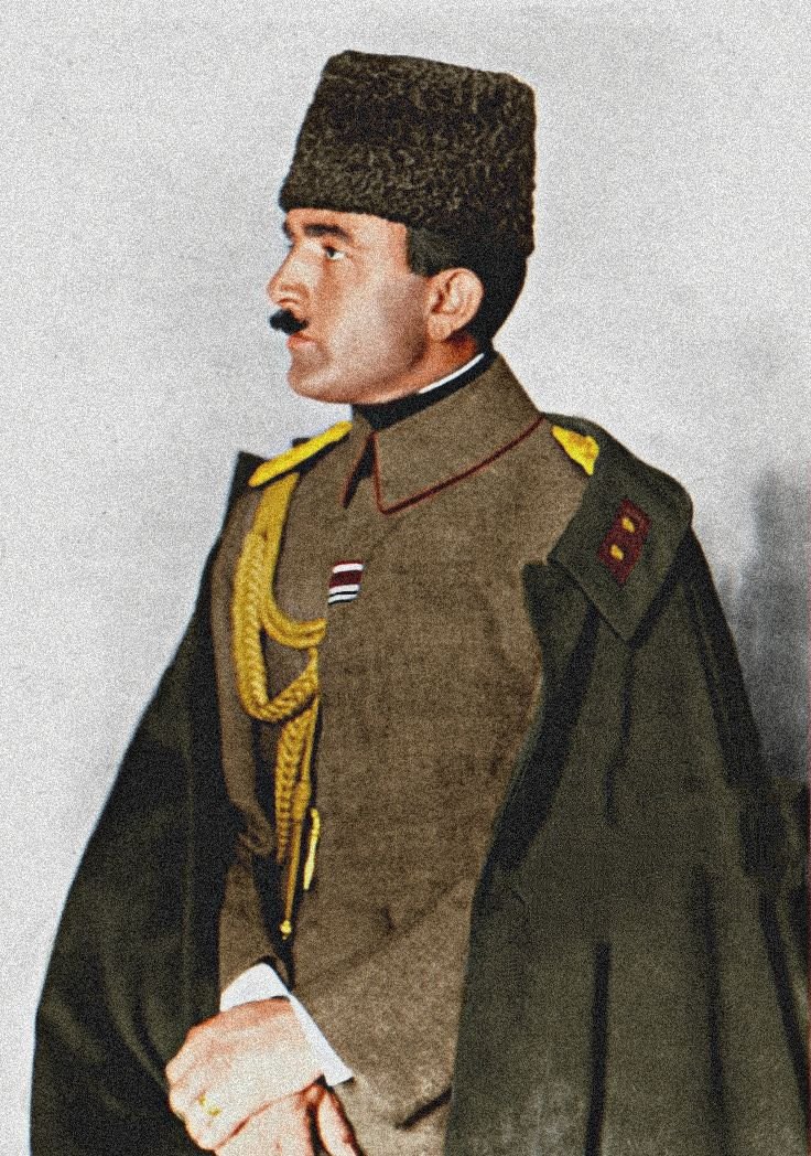 Tavsiye ederim ki, gençler hürriyeti sevsinler ama bizim gibi âşık olmasınlar.

#enverpaşa