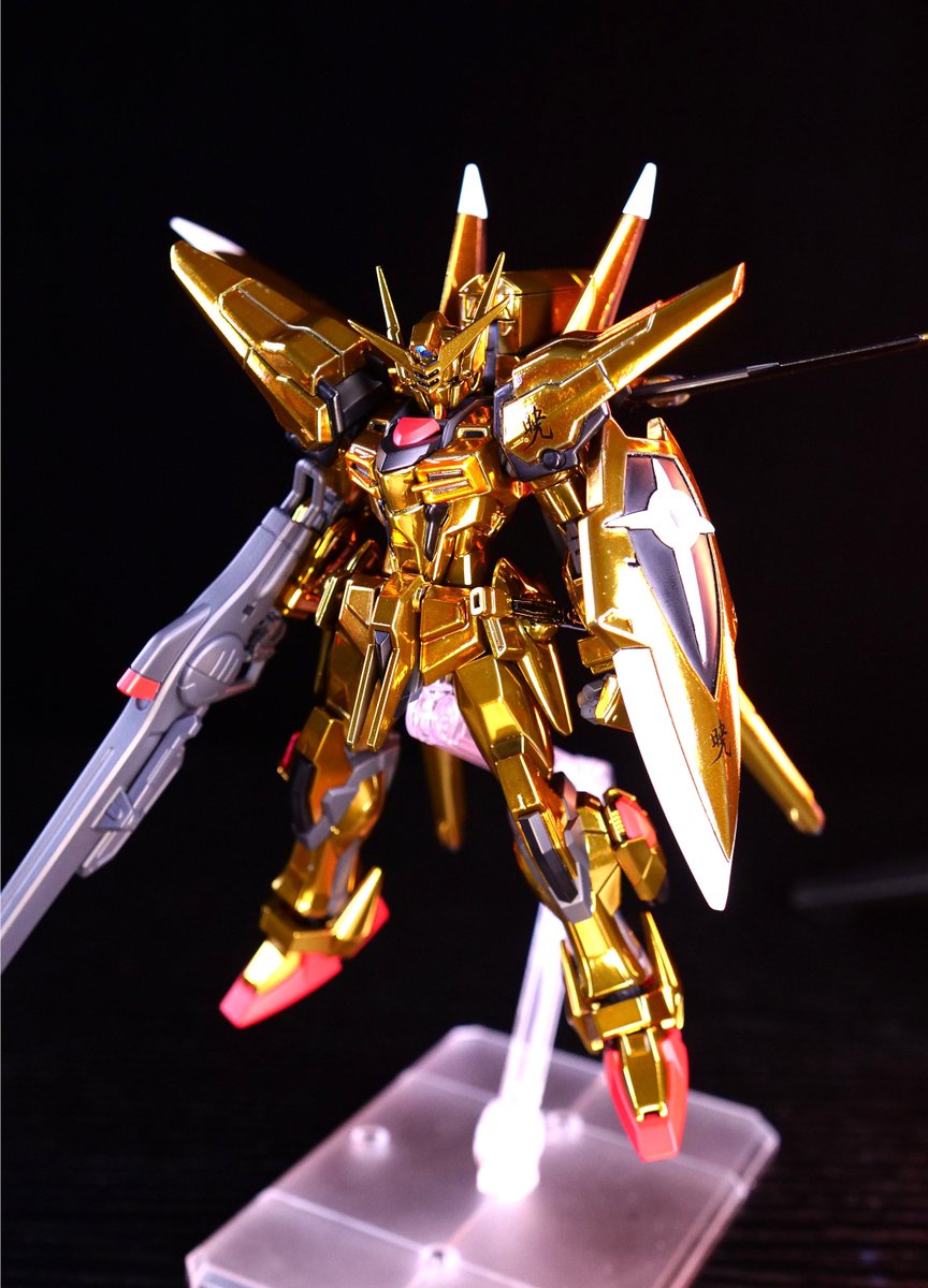 HGアカツキの近代化改修！
←Before After→

ど定番のHGストライクガンダムは使ってないのがポイント。
ミキシングとメッキは大成功だったのにその後やからしたこの輝き…
そんな全貌は近日公開！お楽しみに
youtube.com/@PlamodeTube