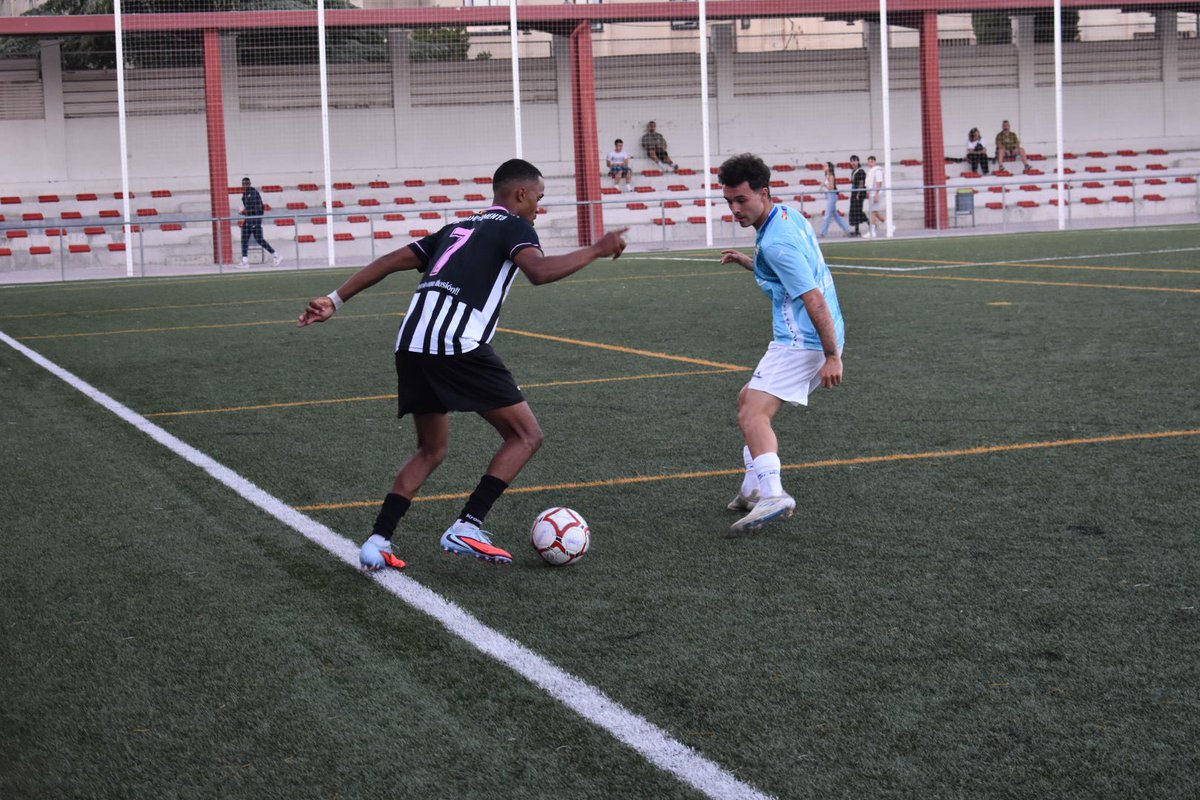 📸 FOTOGALERÍA |

Os dejamos algunas de las imágenes de la primera jornada de Liga

⚽️ Pese a nuestra derrota 0-2 frente al <a href="/realaranjuez/">Real Aranjuez CF</a> el equipo consigue buenas sensaciones de cara al próximo encuentro

⚒️ Seguimos trabajando y mejorando 

¡Un barrio, una ilusión! 🖤🤍🖤🤍