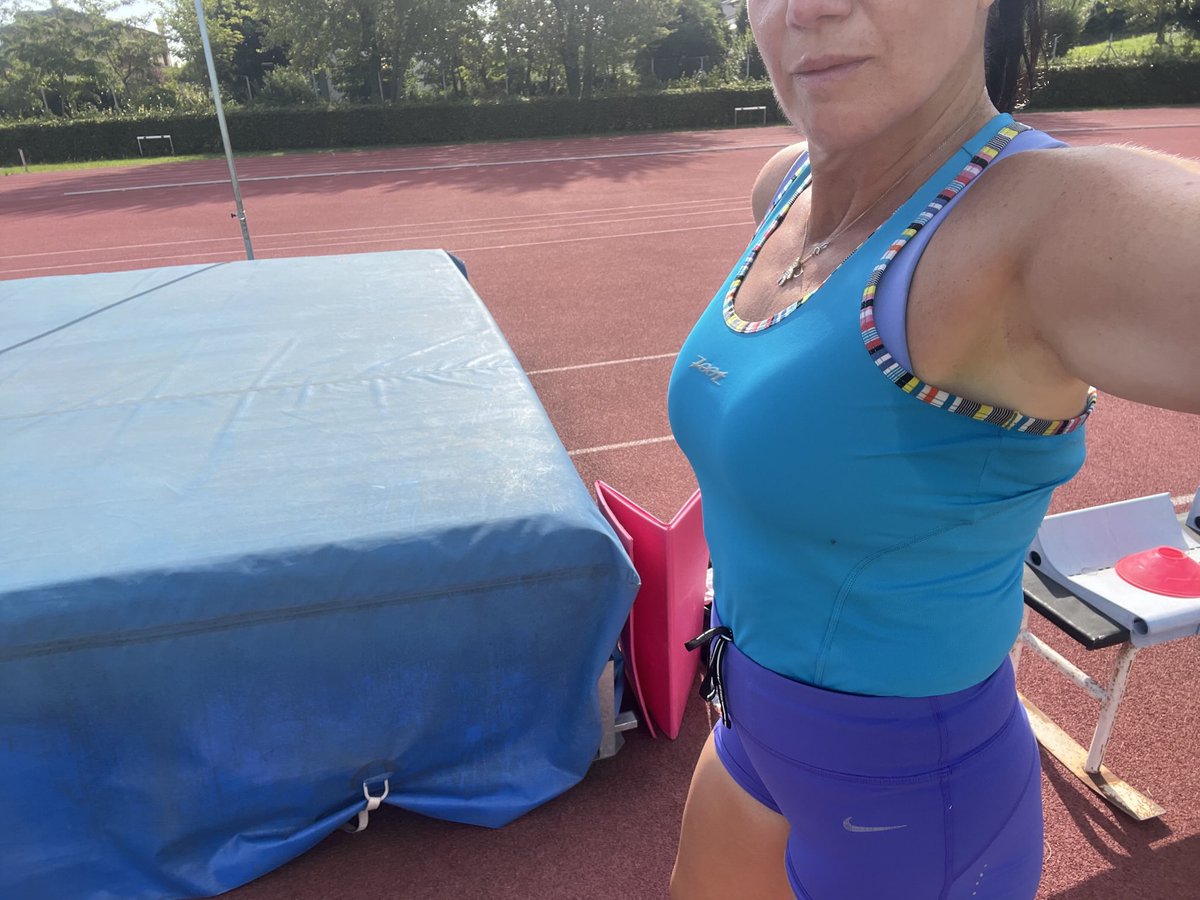 Sararunning's tweet image. Quando sono qui penso sempre che bisogna provarci per farcela anche se non si è al meglio…sarà sempre un cardine di una mente vincente 😅 #mindpower #nevergiveup #trackvibes