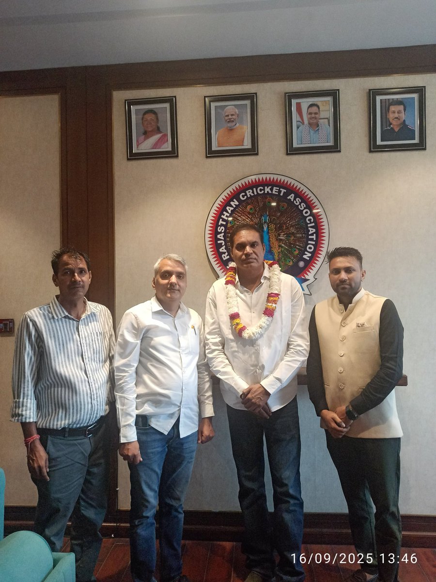 राजस्थान क्रिकेट एसोसिएशन #RCA  एड-हॉक कमेटी के संयोजक बनने के पश्चात् आज श्री दीनदयाल कुमावत जी (DD कुमावत) से शिष्टाचार भेंट की और अभिनन्दन किया।  

<a href="/ddkumawatbjpraj/">DD KUMAWAT</a> जी के नेतृत्व में राजस्थान क्रिकेट खेल में स्वर्णिम उपलब्धियां अर्जित करेगा, यह हमें पूर्ण विश्वास है। #Cricket