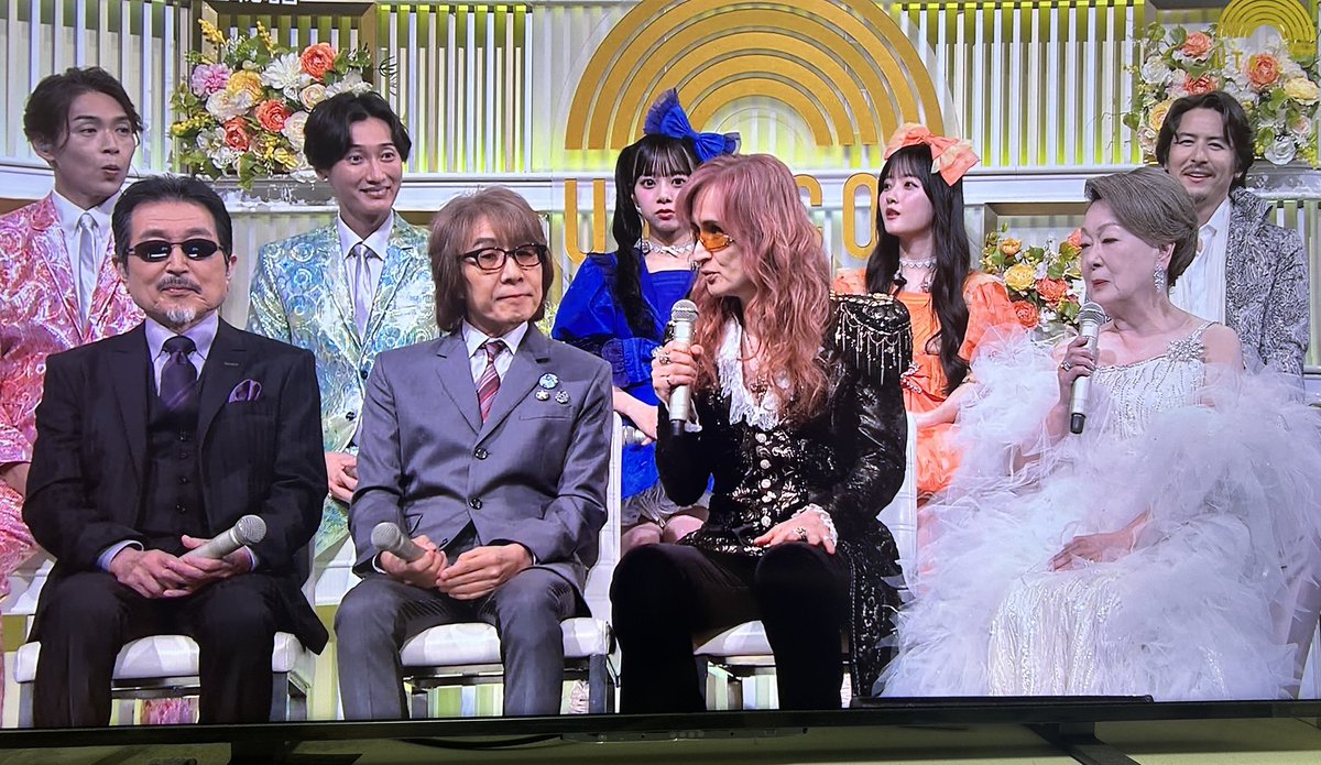 ふわっふわの隣にいて、派手さは負けてない巻きミー

 #うたコン
#THEALFEE