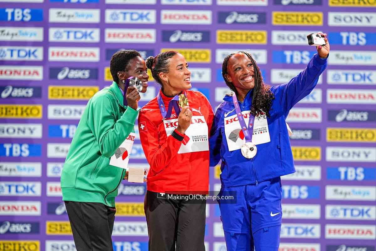 One last one for the day, we promise!! It's just that it feels too good to have a Nigerian athlete grace the podium of a global championship. 

Hopefully, Tobi Amusan will keep inspiring the next generation of Nigerian athletes who look up to her. 

May Nigerian Athletics achieve