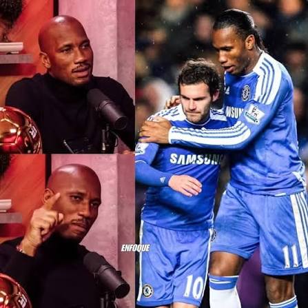 Noitedecopa's tweet photo. Didier Drogba em 2020: "Há 8 anos no Chelsea, nosso técnico Villas-Boas foi demitido do clube e nós, jogadores, tivemos uma reunião de equipe onde reconhecemos nossa parte da responsabilidade por sua saída. Falou o capitão John Terry, Frank Lampard, Petr Cech e os outros líderes do grupo também.

Decidimos então colocar todas as nossas forças na Liga dos Campeões, mesmo tendo acabado de perder por 3 a 1 para o Napoli no jogo de ida das oitavas de final. Vínhamos perseguindo este troféu por 8 anos e não tínhamo conseguido nada melhor do que vice-campeonato. Todos decidiram deixar seus egos de lado e lutar uns pelos outros, com o mesmo objetivo.

Depois dessa reunião, pedi ajuda a Juan Mata, de 23 anos: 'Por favor, Maestro, ajude-me a ganhar a Liga dos Campeões'.

Ele olhou para mim como se estivesse dizendo: 'Cara, você é louco. Você é Didier Drogba, cabe a você me ajudar a vencer'.

Eu respondi que 'estou no Chelsea há 8 anos e nunca ganhei. Então acredite, você é o cara que vai nos ajudar a ganhar. Vou até te dar um presente se vencermos'.

Três meses depois, estávamos em Munique para a final, em seu estádio submerso em uma onda vermelha. O Bayern vencia por 1 a 0 faltando 8 minutos para o fim e eu estava desanimado. Mas um jovem chamado Juan Mata me disse: 'Continue acreditando Didier, você tem que continuar acreditando'.

Eu, estava em lágrimas e respondi-lhe: “Acreditar em quê? Acabou, vou chorar como alguns meses atrás quando perdi a final do AFCON com a Costa do Marfim'.

E então, jogamos o minuto final e conseguimos escanteio. Última hora, última curva. Juan Mata bate e o resto é história! 

A lição de tudo isso é "SEMPRE ACREDITE". 💙

🗞️: @k1_stats
📰: Noite de Copa | Dep. Redação