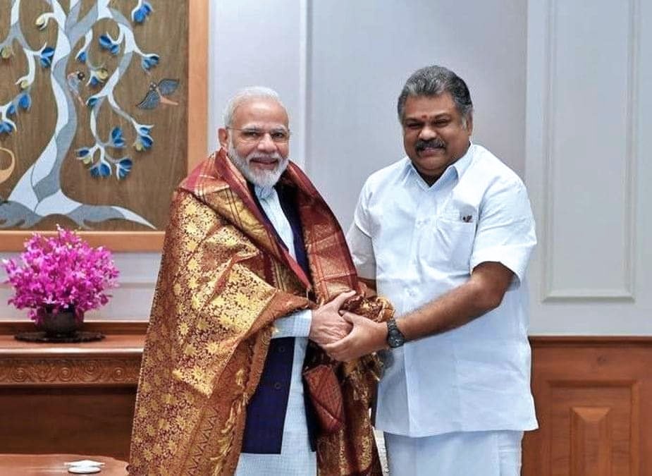 GK__Vasan's tweet image. தேசம் முழுவதும் வளமான மாநிலங்களை ஏற்படுத்தும் வகையிலே, பிரதமர் மேற்கொள்ளும் அத்துனை முயற்சியும் வெற்றி பெற, பிரதமர் அவர்கள் நல்ல ஆரோக்கியத்துடன் நீடூடி வாழ எல்லாம் வல்ல இறைவனை வேண்டுகிறேன்.

@PMOIndia @narendramodi அவர்களுக்கு #தமாகா சார்பில் இனிய பிறந்தநாள் வாழ்த்துக்கள்
#Modi75