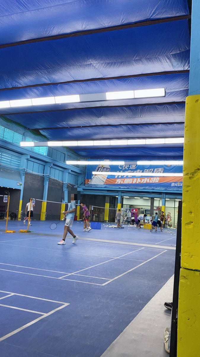 Yokee1840778375's tweet image. 回来了，跑去沉淀打羽毛球了，打是好打，就是有点费钱#羽毛球🏸