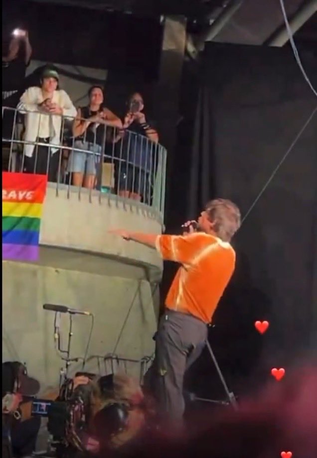 JackalineMadden's tweet photo. Don’t forget where you belong “HOME!” 🏳️🌈
#endthestunt
#AlwaysOnYoursideLouis https://t.co/GMcs4AsXoY