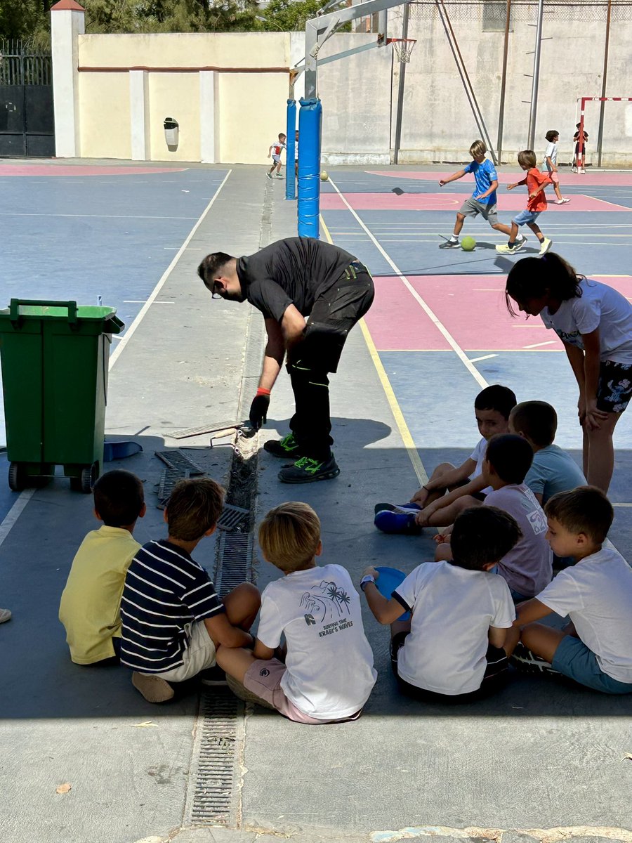Se aprende con el ejemplo, ellos quieren aprender 💪🏼🥰 #MaristasDeCorazón #másqueaulas #ViveMaristas #CelebremosLaVida