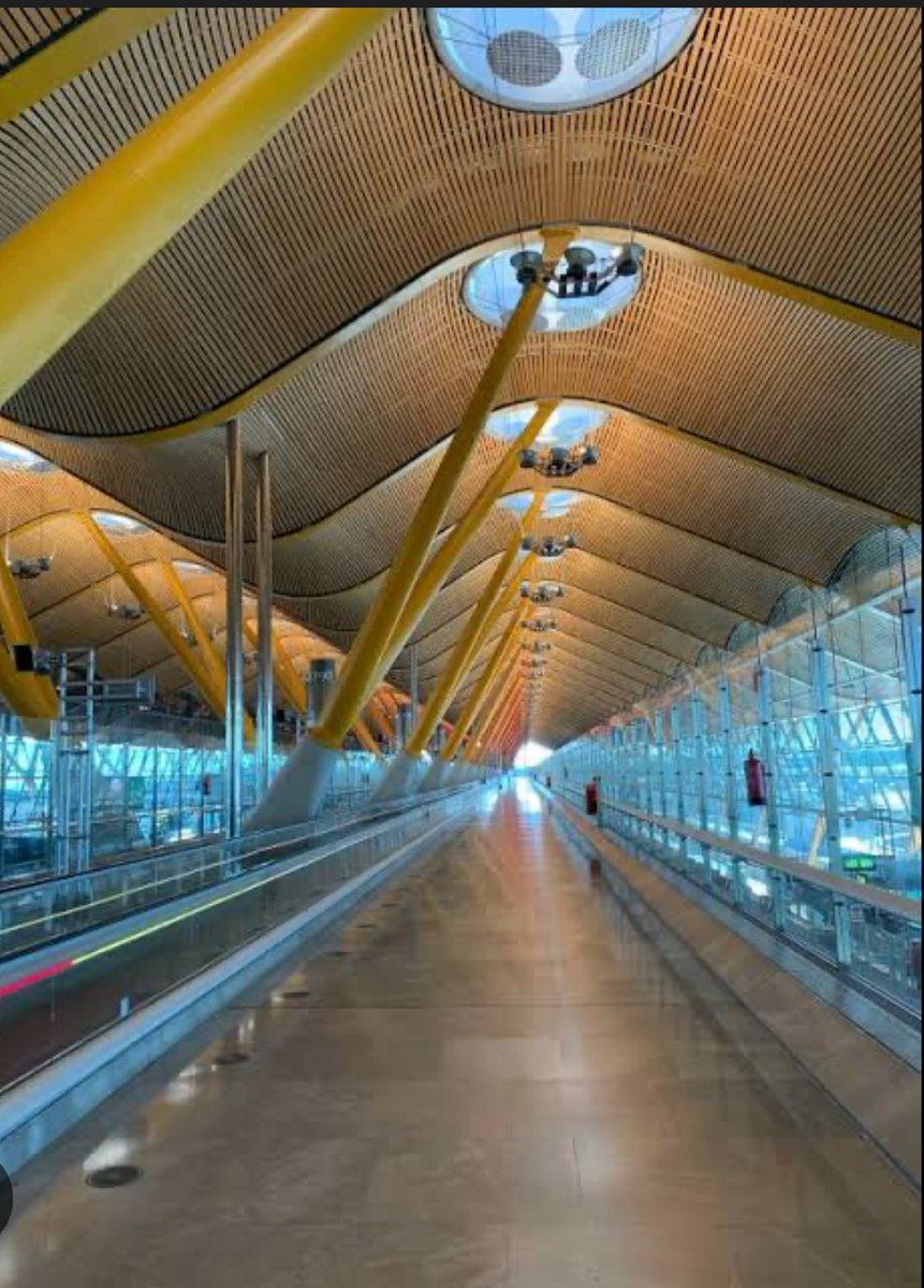 Mika50O's tweet image. Sympathique le terminal de l’aéroport de Madrid. Vamos, allez, l’OM.