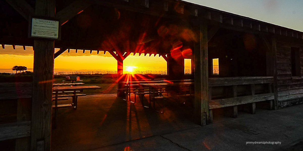 "In the shelter
In the mornin' as the sun was brightly gleaming
I heard her crying out, "What is it all about?
I just don't know, but I can't go back home"
Who knows this feeling 🤔 😊✌️👍 <a href="/DailyBuffettX/">The Daily Buffett</a> <a href="/Vikes_Dawgs/">ButlerNut</a> <a href="/Tim_Yocum/">Tim Yocum</a> <a href="/TypicalKeyWest/">Typical Key West</a> <a href="/jimmybuffett/">Jimmy Buffett</a> <a href="/MyrtleBeachSP/">Myrtle Beach State Park</a>