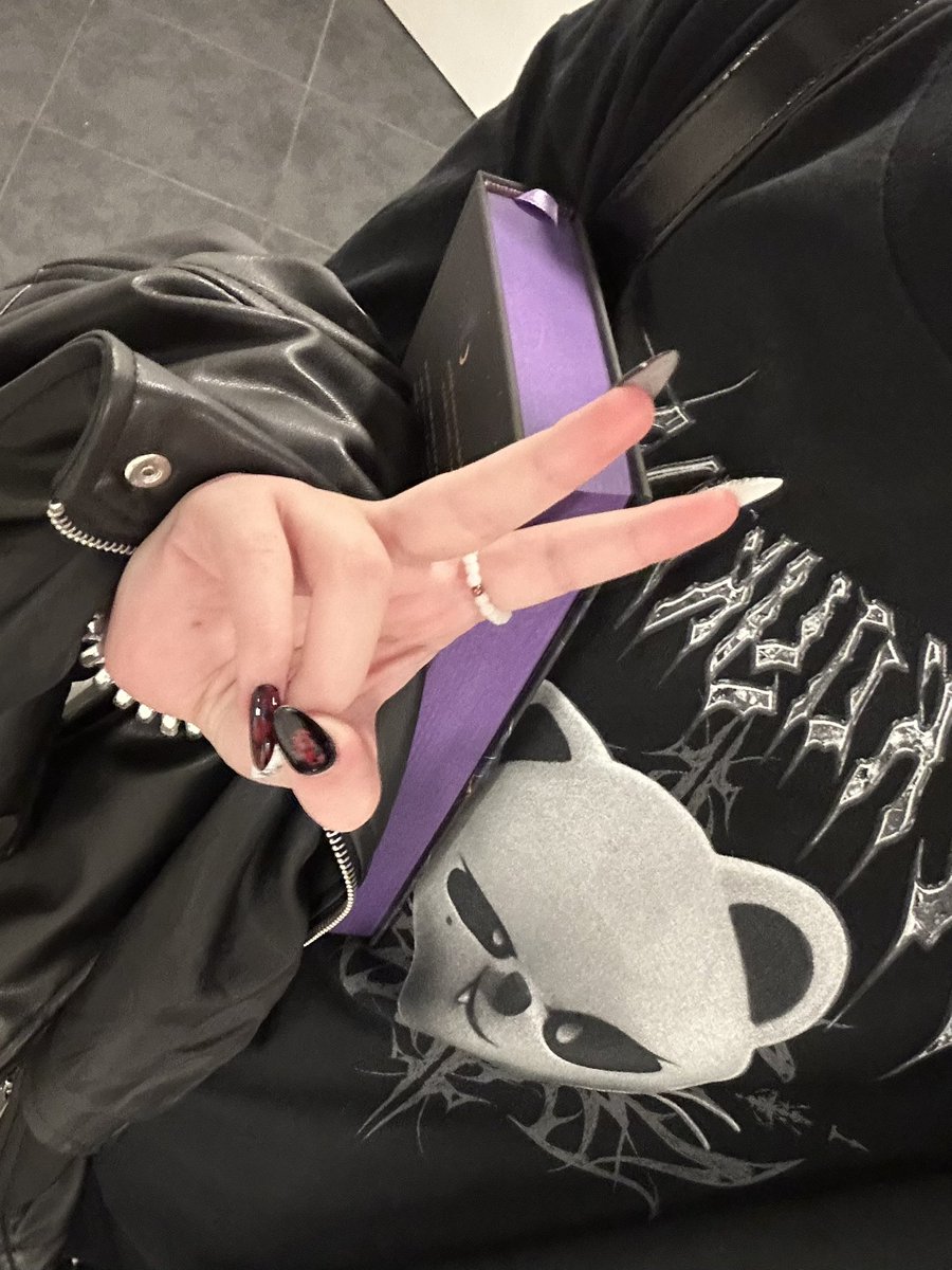 пошук мʼю 🍜

привітт, я лін! здебільшого пишу про своє життя і скізів, час від часу ловлячи фіксації на книгах, біельках та ґьорллавках. інколи я досить хаотік, тому обовʼязково гляньте на мій каррд і погортайте акаунт! 

 seashelyn.carrd.co