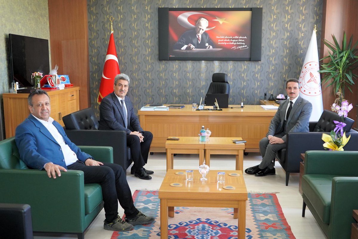 İl Sağlık Müdürümüz Doç. Dr. Tarık ACAR’a hayırlı olsun ziyaretinde bulunan İl Nüfus ve Vatandaşlık Müdürü Sayın Caner Cavit KÖSEK'e ve Aile ve Sosyal Hizmetler İl Müdürü Sayın Zekai İNAN'a nazik ziyaretlerinden dolayı teşekkür ediyoruz.