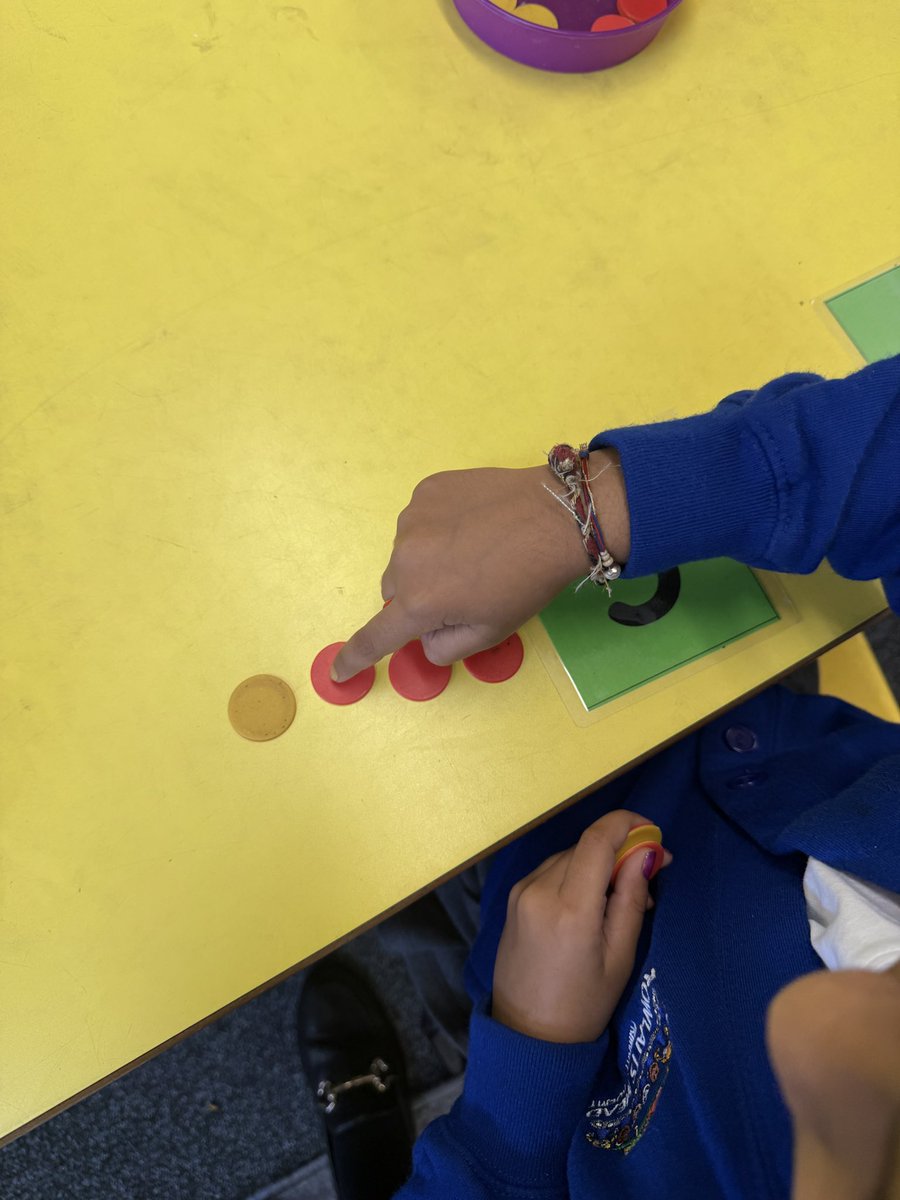 MissAhmedRMPA's tweet photo. In Maths, Year 1 have been exploring ‘1 less’. Children picked a number card and used counters to work out the number that is 1 less. #rmpamaths @Rowlatts_TMET https://t.co/qJAxlZMZga