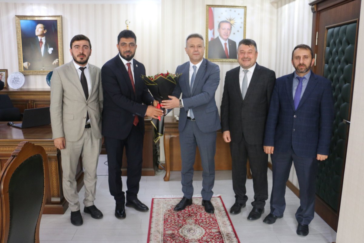 Peygamber Efendimiz’in (s.a.s) doğumunun Hicri 1500’üncü yıl dönümü münasebetiyle düzenlenen Mevlid-i Nebi Haftası etkinlikleri kapsamında, İlçe Müftüsü Sinan Taşkıran ve beraberindeki heyet,Kaymakamımız Şahin Demir'i  makamında ziyaret etti.