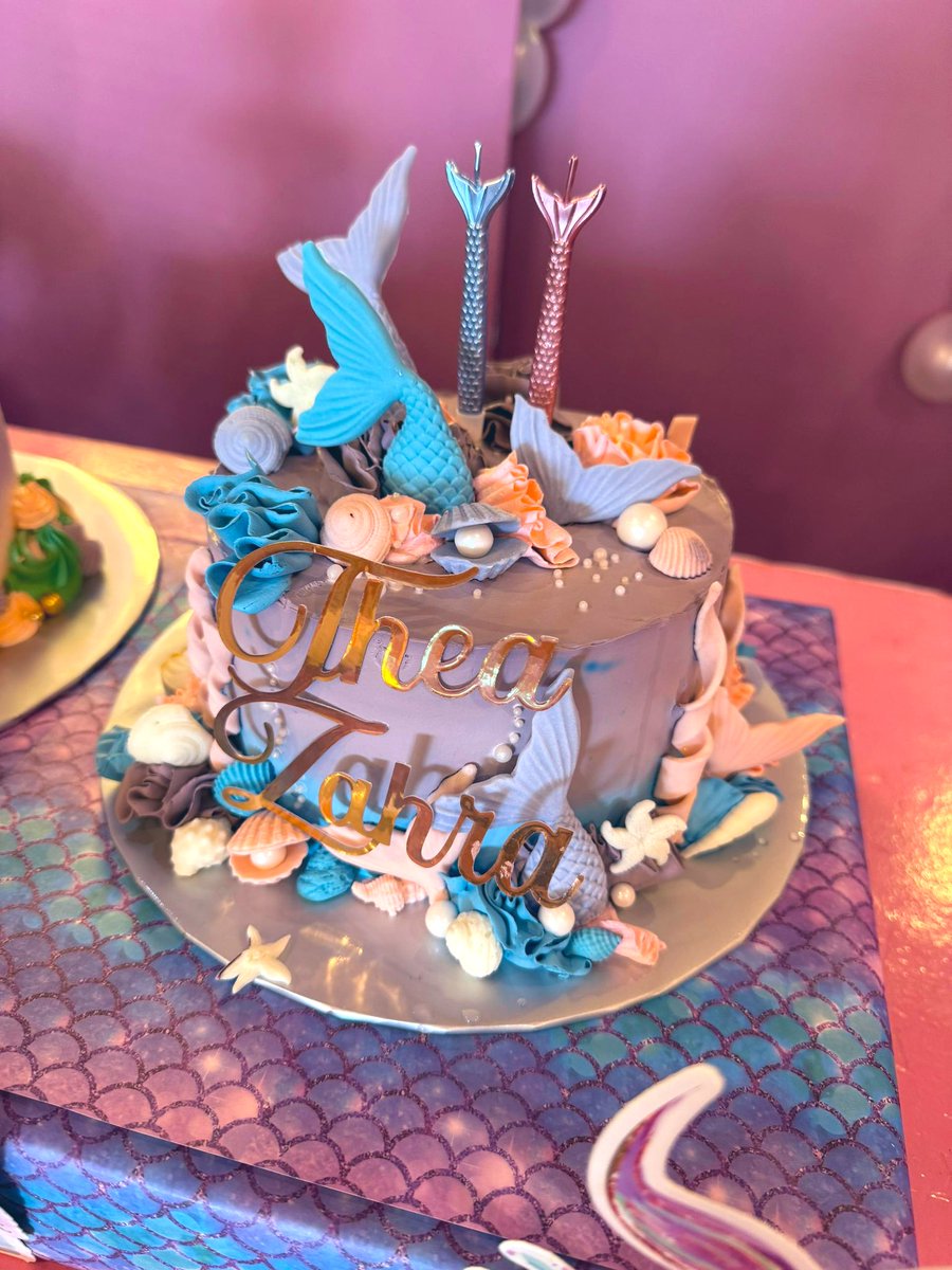 dgfarhanah's tweet photo. kek of course since kawin order dari kak kiah cake house.. 😘☺️ https://t.co/NUZKslAAE1
