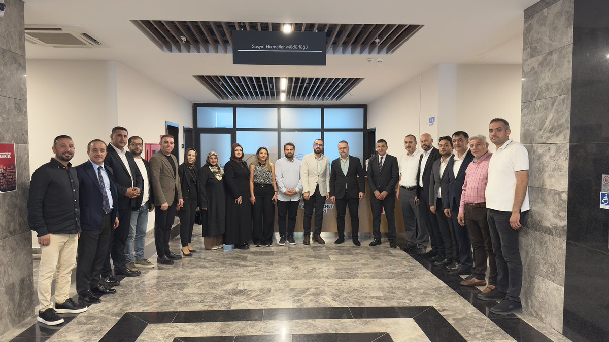 Yürütme kurulu üyelerimizle birlikte Aile ve Sosyal Hizmetler İlçe Müdürümüz Sayın Akif Tekin’i ziyaret ettik.

Cumhurbaşkanımız Sayın Recep Tayyip Erdoğan’ın tensipleriyle 2025 yılının “Aile Yılı” ilan edilmesi kapsamında yürütülecek çalışmalar hakkında verimli bir görüşme