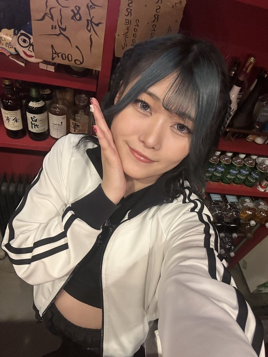 emecha_LR's tweet photo. サロいるよぉ〜！！
最近ダイエットして油っこいものとかお菓子とかジュースを摂取しなくなってお肌が綺麗なの！！！！お肌自慢したくて、最近無加工はまってるから写真あげてみた
 #札幌  #スナック  #すすきの https://t.co/ZBMfd6mCNC