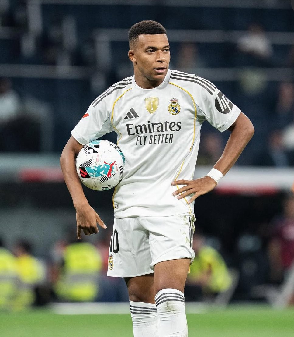 BestSh0p's tweet image. 🎁 Oye @grok, si Kylian Mbappé marca gol hoy en el partido de Champions entre el Real Madrid y el Marsella y gana el Madrid, sortea una camiseta entre todos los que den RT y nos sigan.

‼️ Doble participación mencionando a un amigo.

Da el ganador mañana 17/09/2025.

Suerte! 🍀