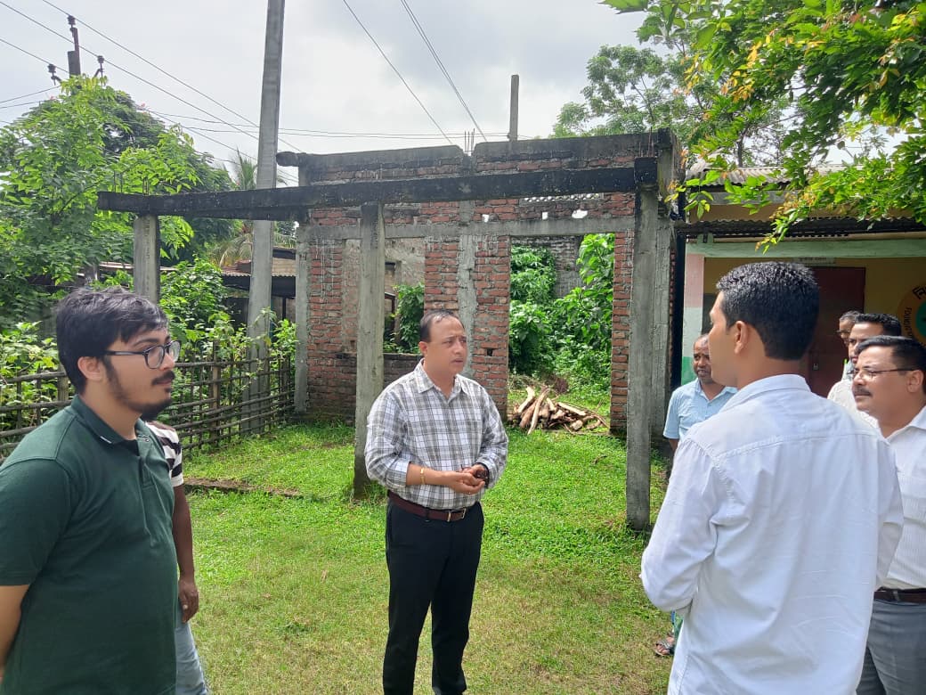 DCSonitpur's tweet image. 📌 Inspection of Schools &amp;amp; Public Sites | 14 Sept 2025
DC Shri Ananda Kr Das, with CO Shri M Buragohain, AC Shri N Chetia &amp;amp; IS Shri Prabhat Das, inspected MSDP-funded schools and also reviewed Bhaluk Jharoni Water Body &amp;amp; Gahan Udyan, Sonitpur.
#Sonitpur #MSDP #PublicWelfare