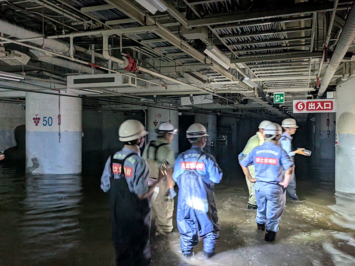 【四日市地下駐車場】
地下２階の被害状況調査中の様子その２です。
#くすの木パーキング #四日市豪雨