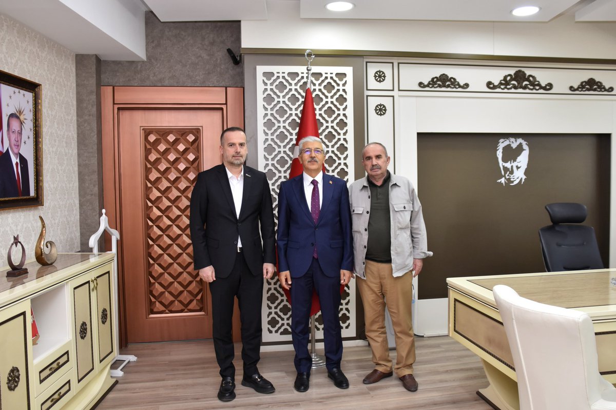 İş İnsanı Sn.Celal KARADEMİR, MAGİNDER Yönetim Kurulu Başkanı Sn.Salih KARADEMİR ve Sn.Turgay GEZGİN;
İl Emniyet Müdürümüz Sn.Arif ÇANKAL'a veda ziyaretinde bulundu.🤝