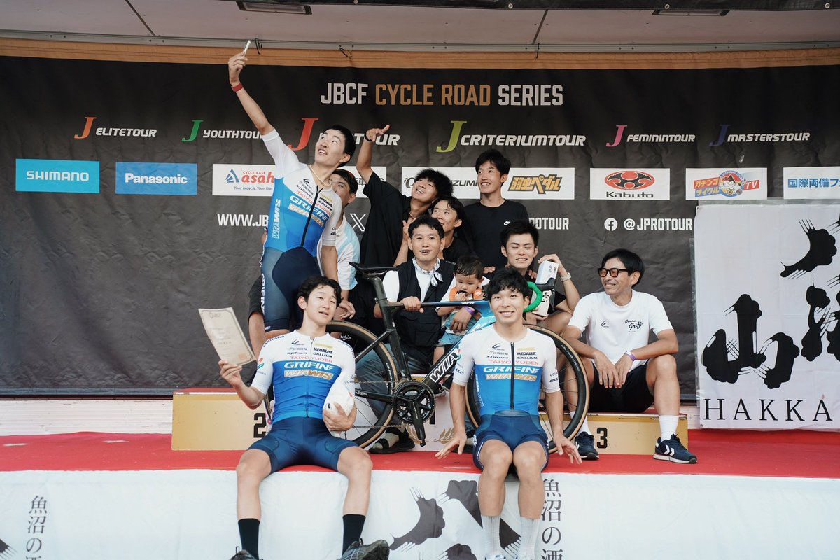 大学1年生の頃から朝練で一緒に走っていた林原君。
昔からセンスのいい走りをしていたから、ある程度は上に行くだろうと思っていたけど、ついにここまで来ましたね、優勝おめでとう!　まだまだ通過点だからこれからも頑張れよ。
朝練メンバーの皆が彩湖で待っているので、近いうちに優勝報告頼むぜ。