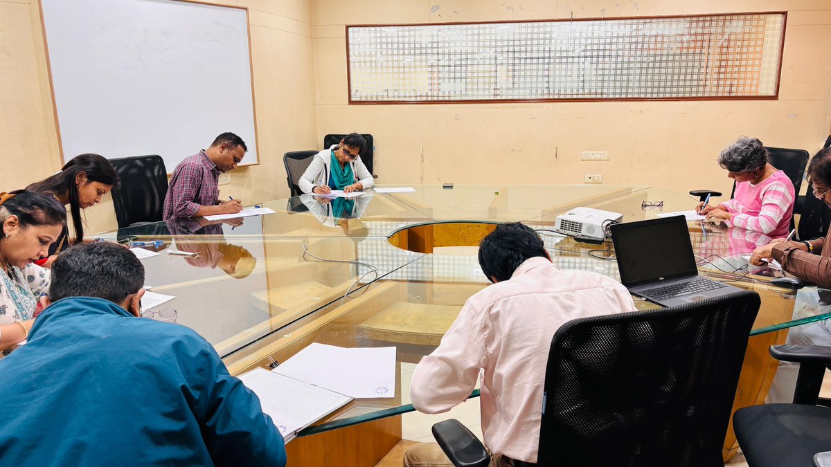 STPIPune's tweet photo. एसटीपीआई-पुणे और उप-केन्‍द्रों में हिंदी पखवाड़ा 2025 के अंतर्गत दिनांक 16.09.2025 को हिंदी सुलेख प्रतियोगिता का आयोजन किया गया |

#हिंदीदिवस #HindiDay2025 #EkBhashaEkSanskriti #STPIINDIA
@stpiindia @arvindtw https://t.co/GT7UecJaz4