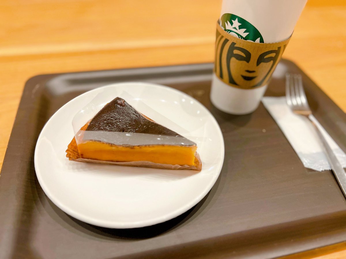 スタバで店員さんオススメの
パンプキンバスクチーズケーキを注文

秋の限定メニューとのこと

#Starbucks