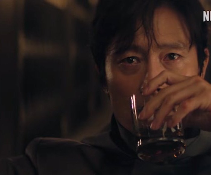 #001x456
#inhun
#หนึ่งท้าย
#myspacefic

ตอนที่ 2

"คุณแม่ขา .. คุณแม่โกรธกายองเหรอคะ"

กีฮุนที่ยืนล้างจานอยู่ในครัวเงียบๆ ไม่ได้หันกลับไปตอบคำถาม กายองเห็นดังนั้นจึงเดินเข้ามากอดเอวผู้เป็นทั้งพ่อและแม่จากทางด้านหลัง ยื่นหน้าเข้าไปจูบที่ต้นแขนหอมกรุ่นเบาๆ