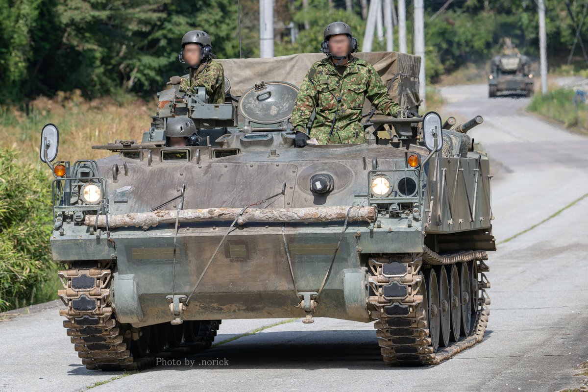 迷彩色 73式装甲車 モデル 現状渡し デアゴスティーニ 自衛隊モデル新品 陸上自衛隊 装甲兵員輸送車