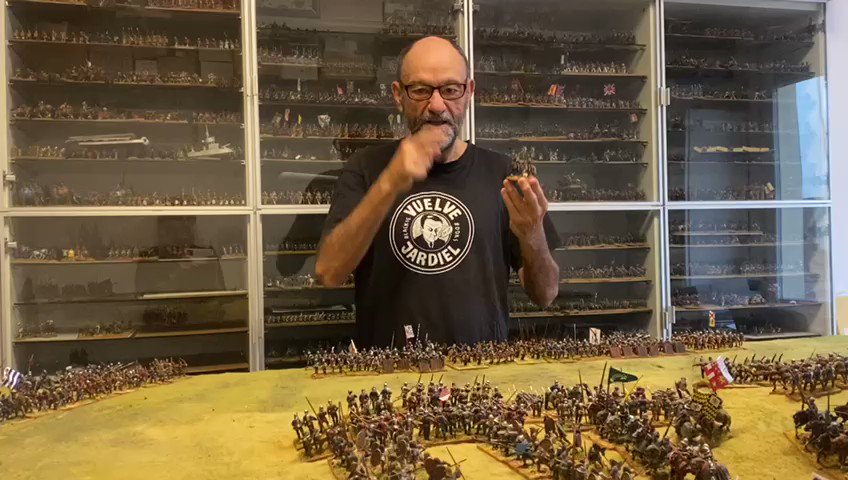 ¡Mucho ánimo y fuerza, Javier! Sabemos que vas a sacar muchos 6's para vencer al maldito bicho. En breve estarás lanzando dados y moviendo miniaturas por la mesa y haciéndonos la vida más amena. 😘💪