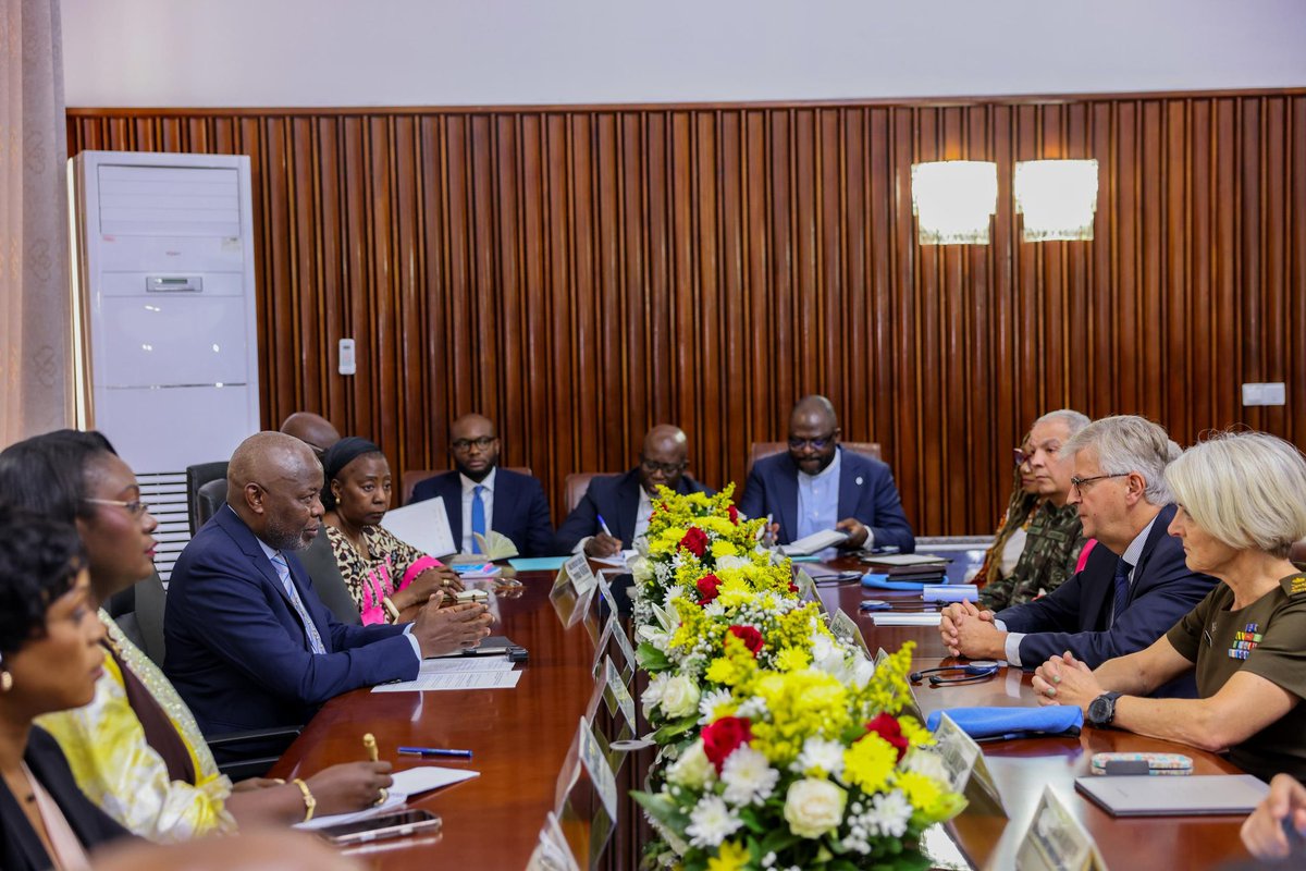 À #Kinshasa, <a href="/Lacroix_UN/">Jean-Pierre Lacroix</a> a rencontré le président de l’Assemblée nationale, <a href="/VitalKamerhe1/">Vital Kamerhe</a>. Lors de cette discussion, ils ont abordé la situation sécuritaire préoccupante dans l’Est de la #RDC, soulignant l’urgence de renforcer les efforts unis en faveur des processus de paix.